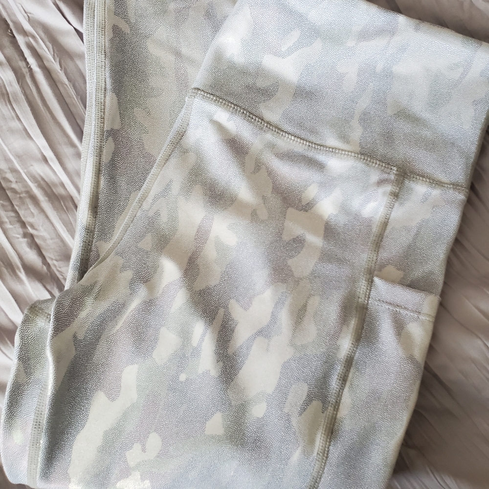 Zyia cropped metallic camo leggings size 8-10